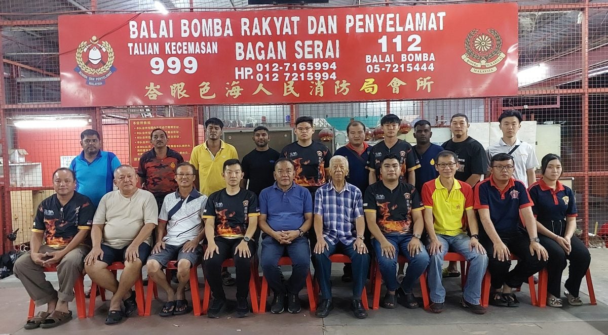 已签发(大北马)峇眼色海人民消防会新理事就职 黄种俊任新主席