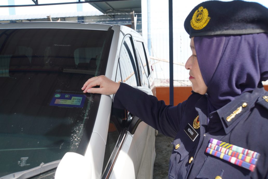 已签发（大北马）开豪车却欠路税，玻陆交局充公7豪车