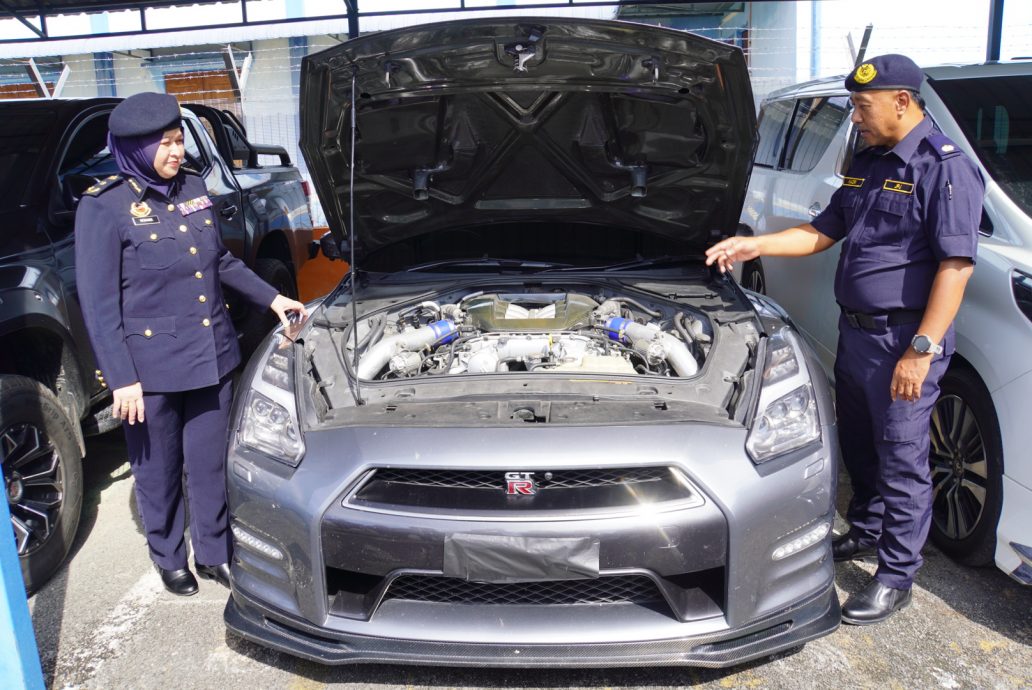 已签发（大北马）开豪车却欠路税，玻陆交局充公7豪车