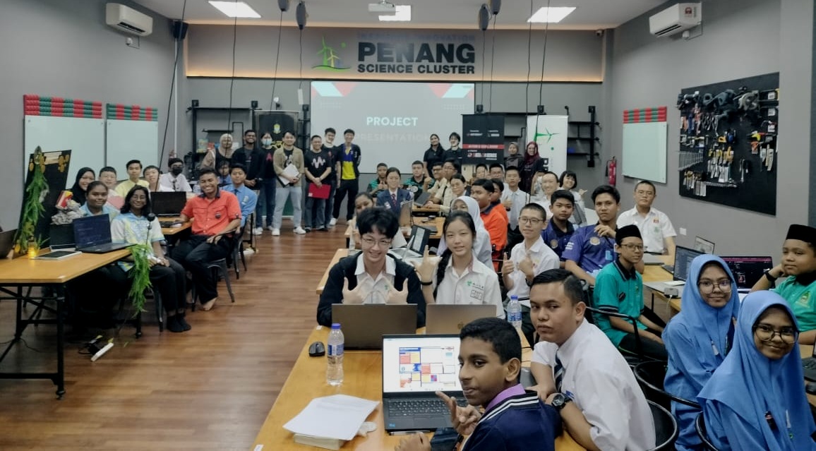 已签发（大北马）林冠英为峇眼区“科学、技术、工程与数学（STEM）嘉年华会”主持开幕。