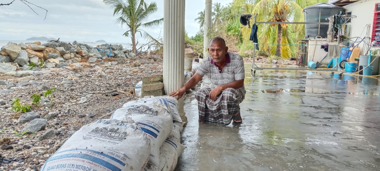 已签发（大北马）狂风巨浪暴雨袭击 班茶沿海一带灾情加剧