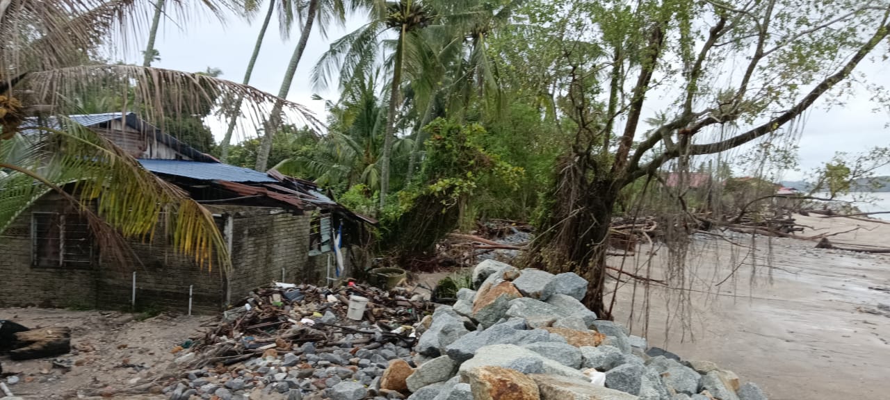 已签发（大北马）狂风巨浪暴雨袭击 班茶沿海一带灾情加剧