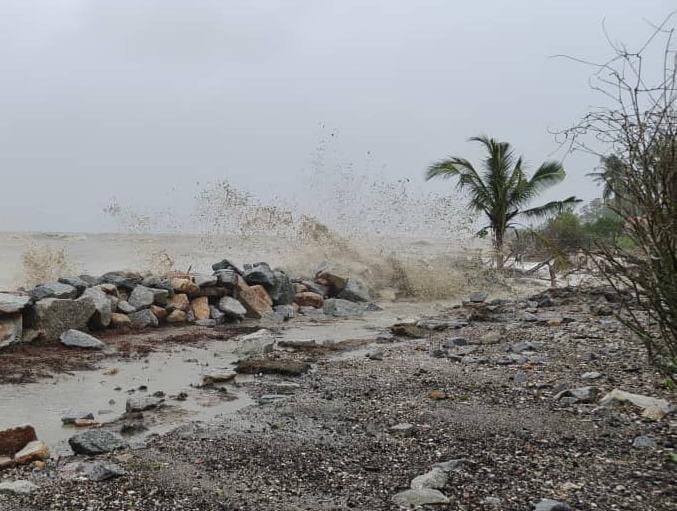 已签发（大北马）狂风巨浪暴雨袭击 班茶沿海一带灾情加剧