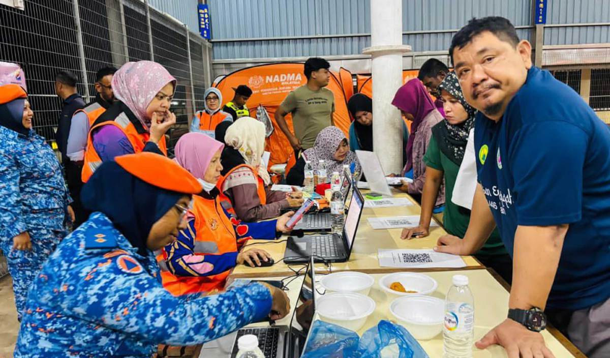 已签发（大北马）狂风巨浪暴雨袭击 班茶沿海一带灾情加剧