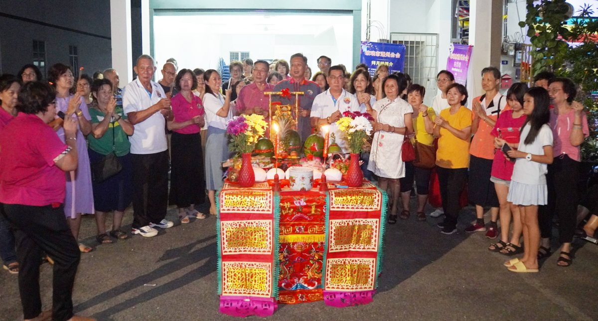 已签发（大北马）玻潮州公会中秋夜拜月娘，老少会员参与传统文化代代相传