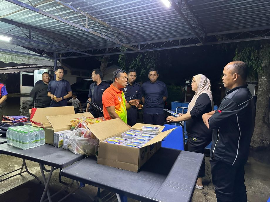 已签发(大北马)笼呀警局也成水灾重灾区。