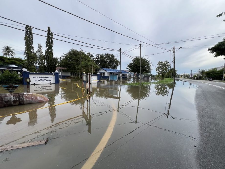 已签发(大北马)笼呀警局也成水灾重灾区。