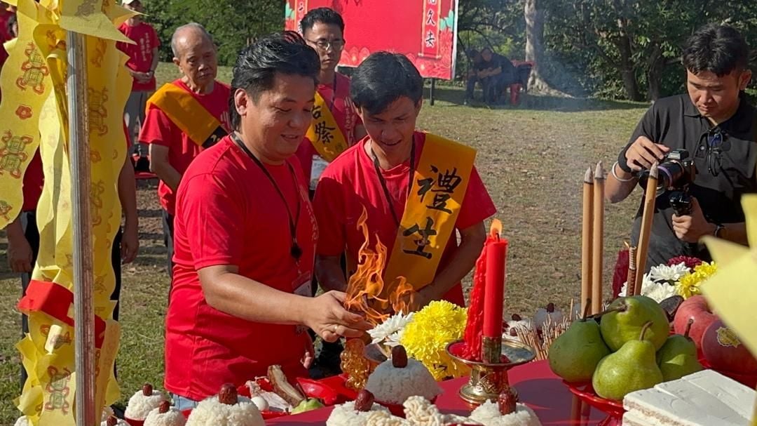 已签发/(古城封面主文)三宝山再现红龙环山 延续重阳节传统习俗