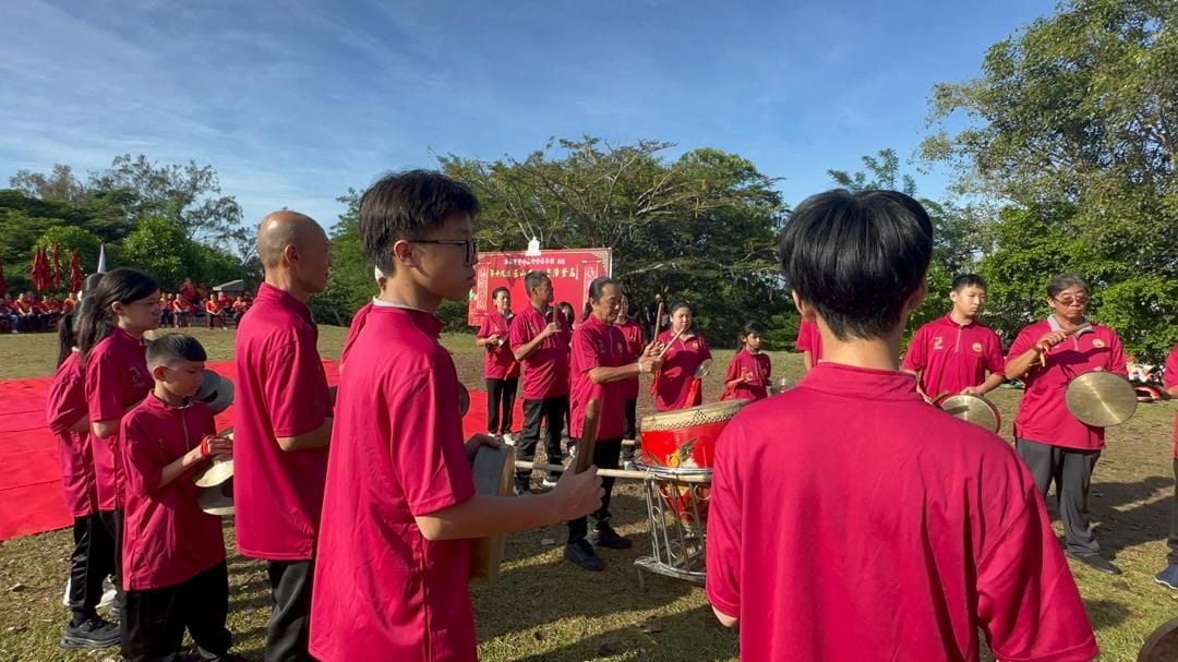 已签发/(古城封面主文)三宝山再现红龙环山 延续重阳节传统习俗