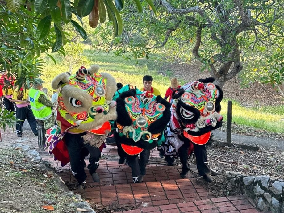 已签发/(古城封面主文)三宝山再现红龙环山 延续重阳节传统习俗