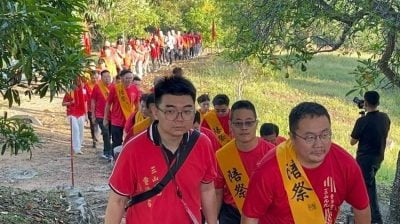 三宝山再现红龙环山 延续重阳节传统习俗
