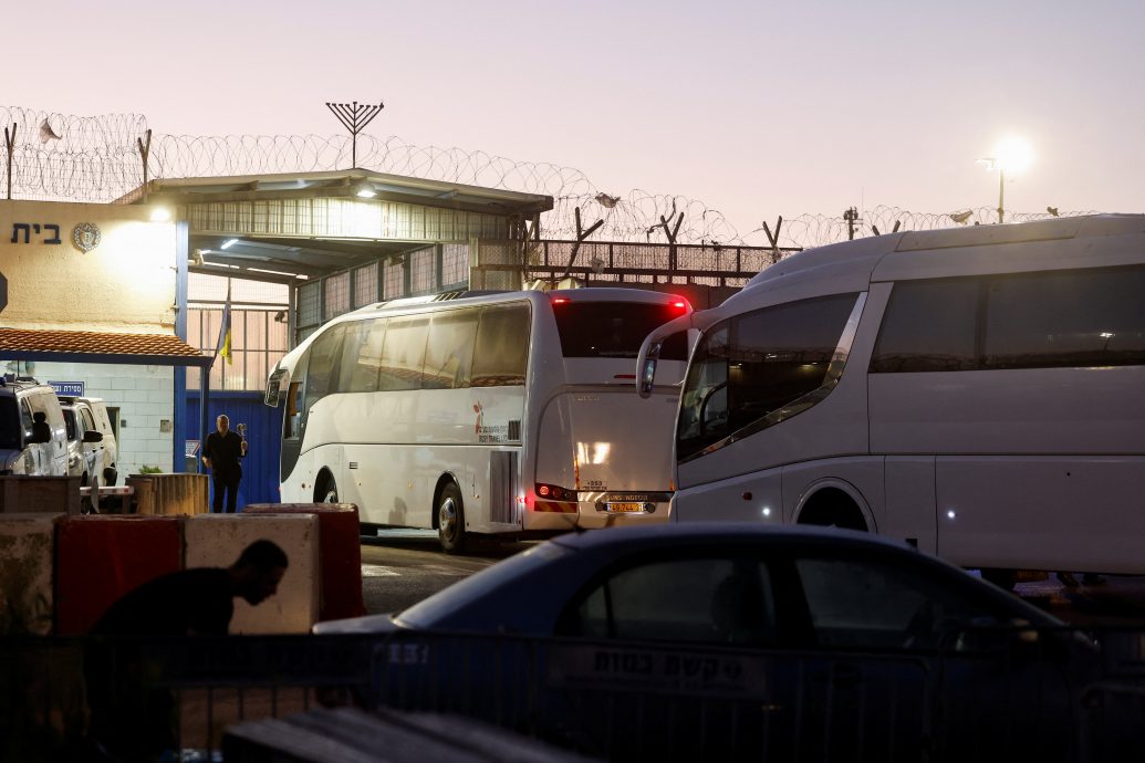 巴勒斯坦囚犯陆续获释  