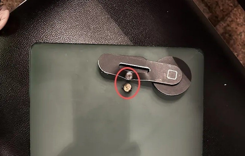 巴西劫案惊魂！笔电竟成“救命恩人” 挡下两枪救主