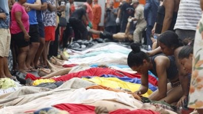 巴西里约围剿毒枭酿132人死 数十具遗体排放街头哀悼