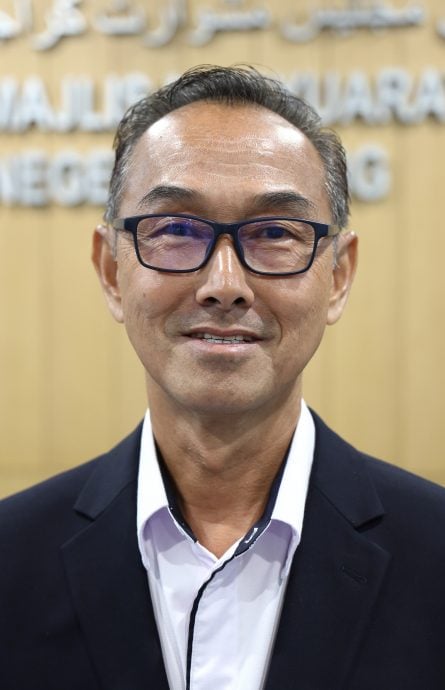 彭公正党7新村村长获颁委任状。沈春祥:继续争取8新增村长职。