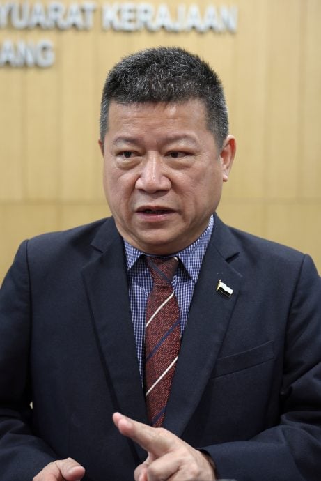 彭公正党7新村村长获颁委任状。沈春祥:继续争取8新增村长职。