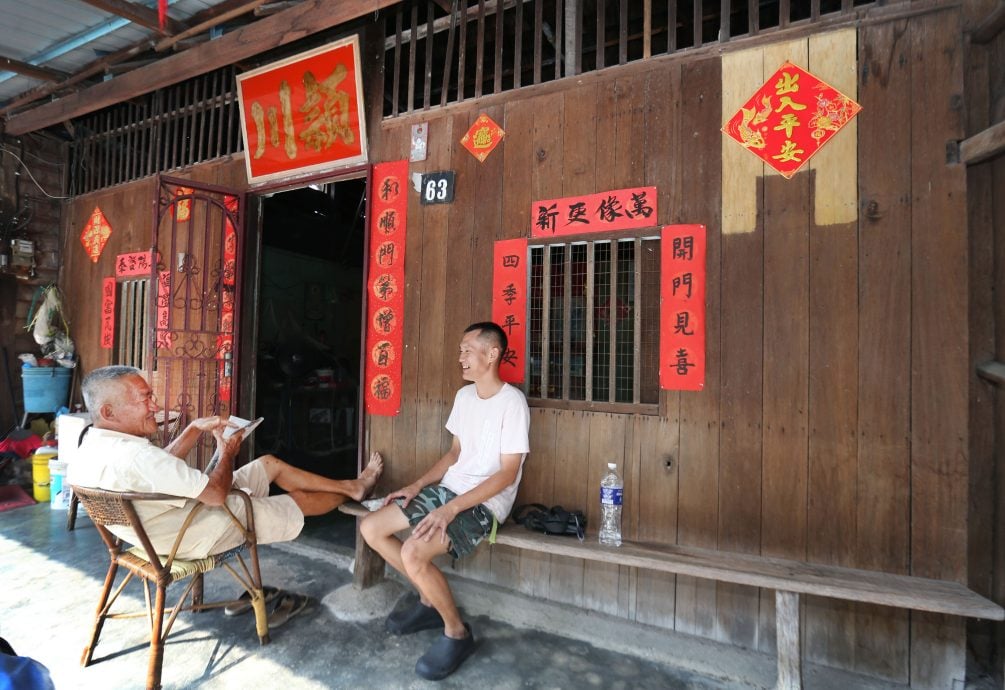 待上网: 新村美化动起来 |28日见报∕ 甲板新村活化 从老建筑文史到社区美化串连魅力