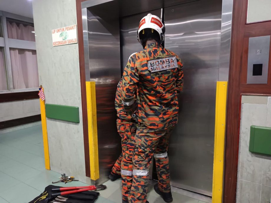 怡中央医院电梯故障 8人一度受困电梯