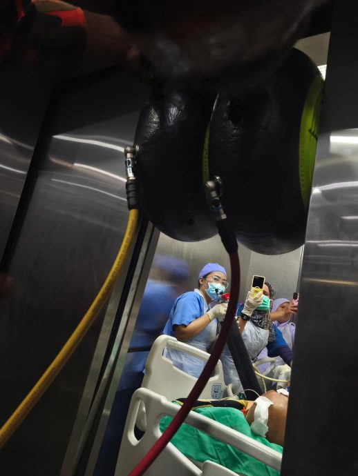 怡中央医院电梯故障 8人一度受困电梯