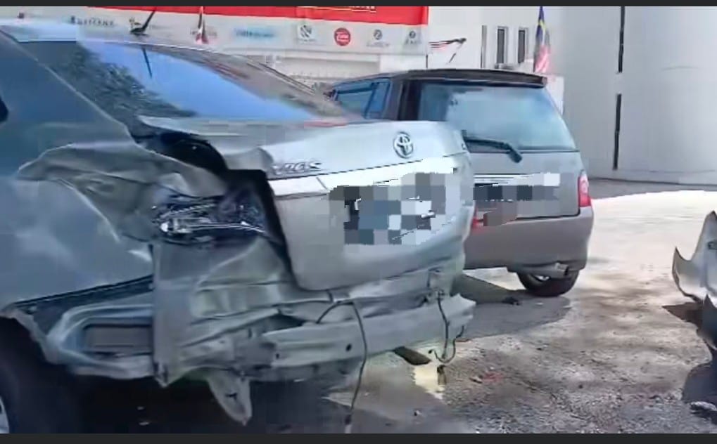 怡保KTM站多辆汽车严重损毁  真正原因成谜