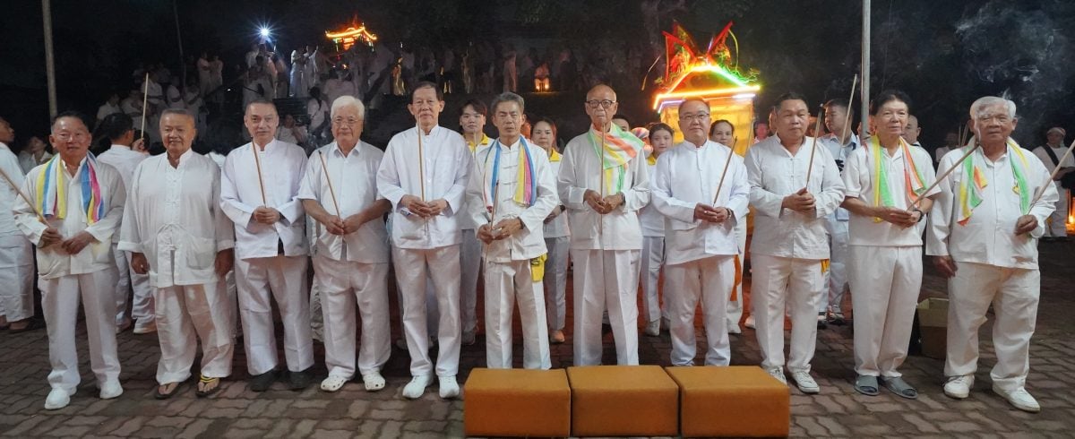 怡斗母宫首日“接神回宫” 为九皇圣诞庆典揭序幕