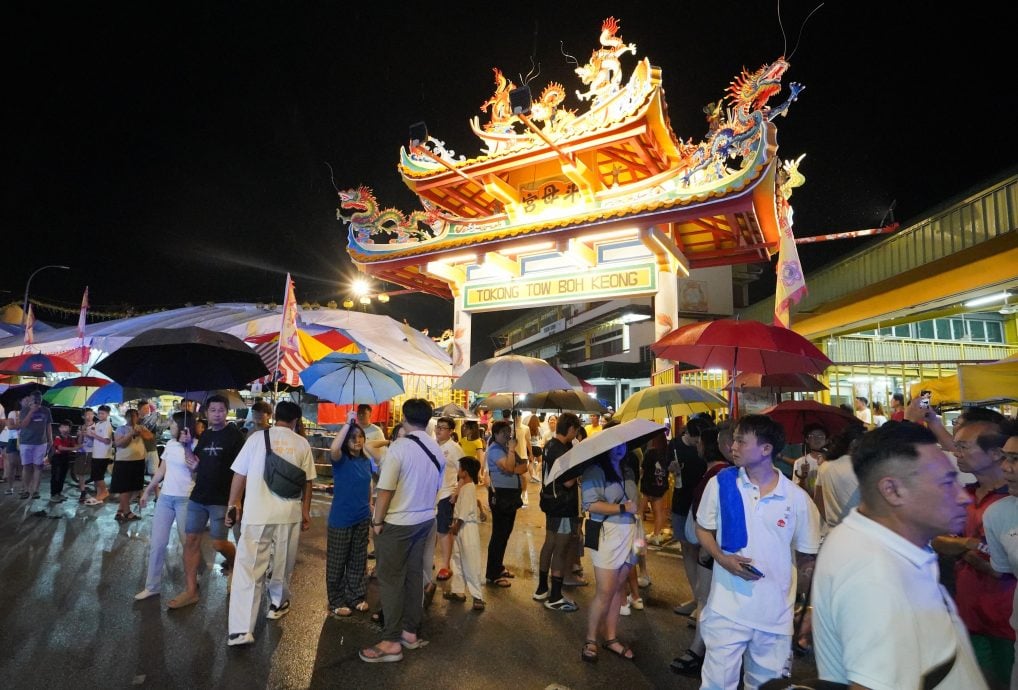 怡斗母宫首日“接神回宫” 为九皇圣诞庆典揭序幕