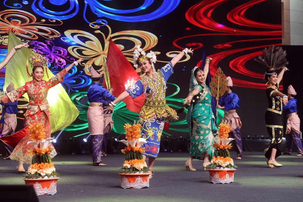 我们/国庆反思 阿纳斯朱比迪：国旗等种族事件非真正问题 政治仍依赖种族宗教课题才是问题