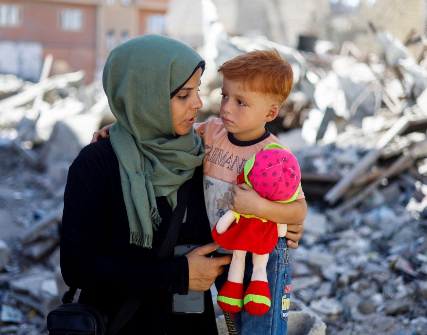 战争夺走全部至亲 悲容凝固两年 加沙女子苦难未有尽时