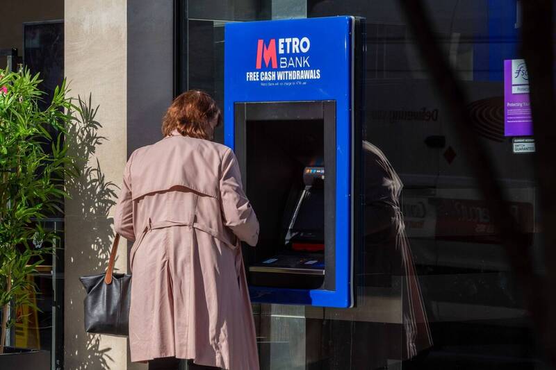 户头变“负数”! 英国大都会银行支付系统出包 客户存款被扣光光