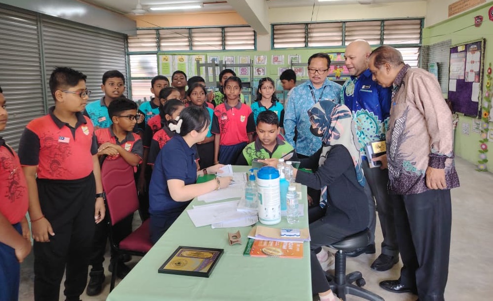 扎斯温德医生促小心保护眼睛  学生视觉数据报告年尾出炉