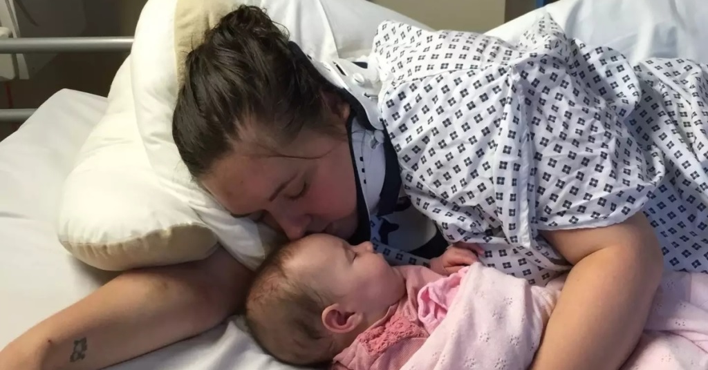 打个哈欠脖子竟断了 全身如遭电殛 女子半身瘫痪