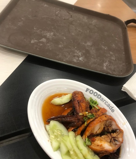 托盘泛白点还有污渍! KLIA 2食肆卫生惹人诟病