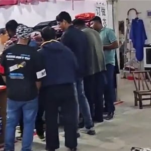 把寿衣当唐装还当场试穿 外国人殡葬初体验太震撼	