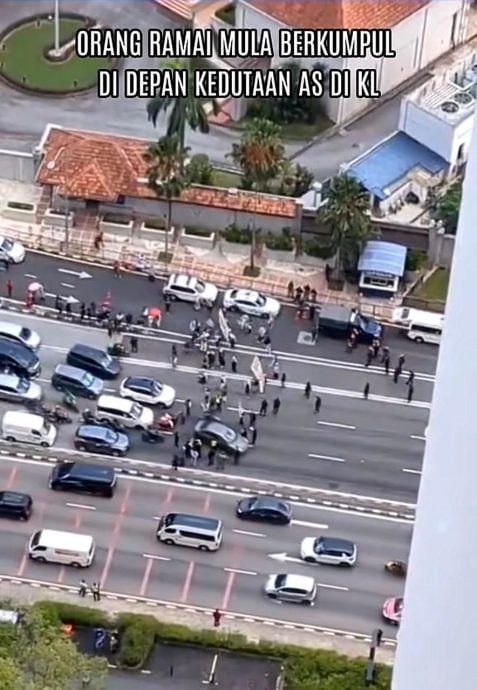 抗议以军拦截援助船 民众美国驻马大使馆前集会