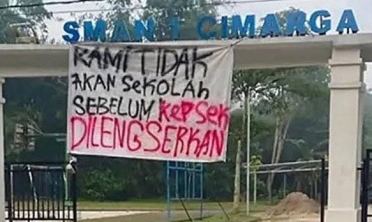 抗议校长掌掴抽烟学生 印尼630学生集体罢课!