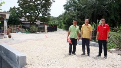 拉务八里新村开通胡同路　盼告别“一办喜事 全村堵车”窘境