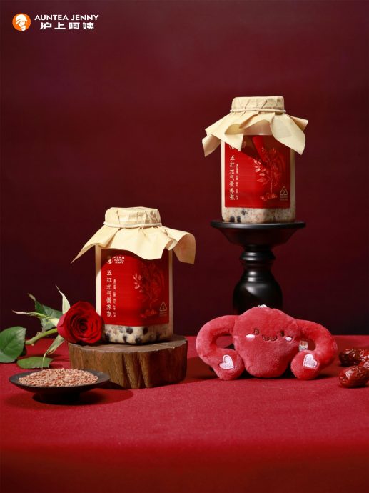 拚图)“沪上阿姨”买奶茶送子宫玩偶