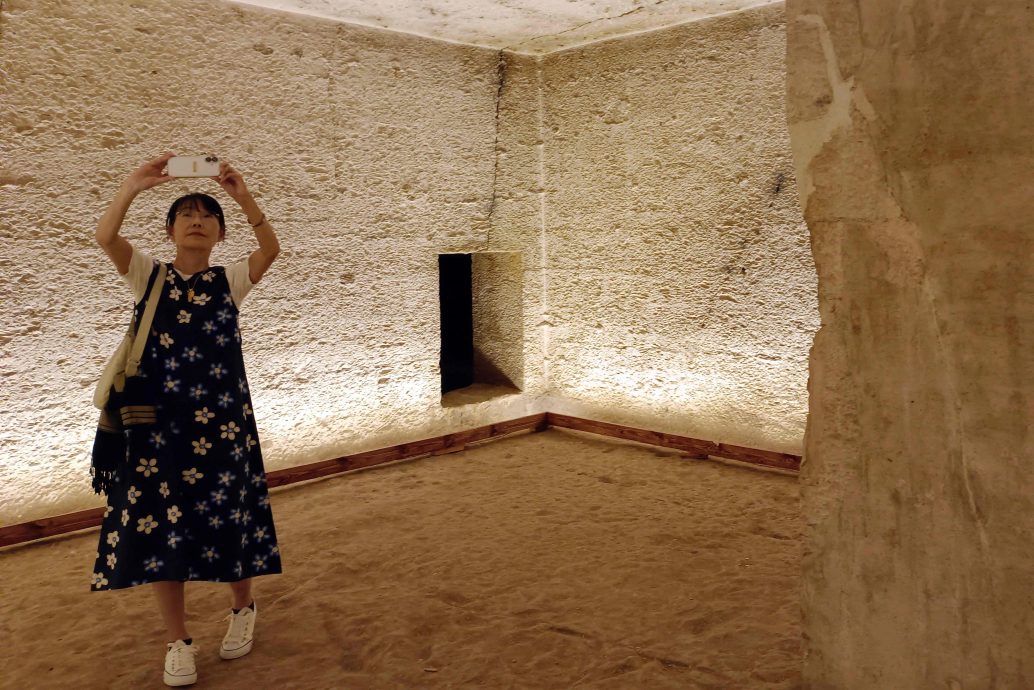 拚盘)埃及帝王谷最大陵墓之一 安门荷特普三世墓修复开放