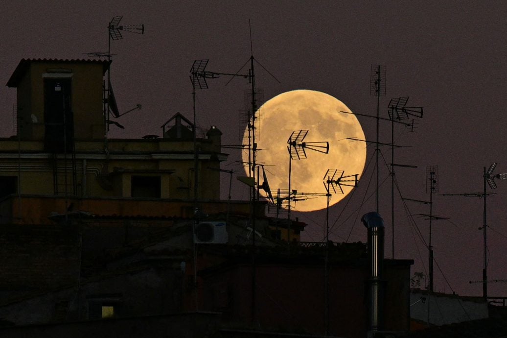 拼盘 月亮耀中秋 各地高空挂
