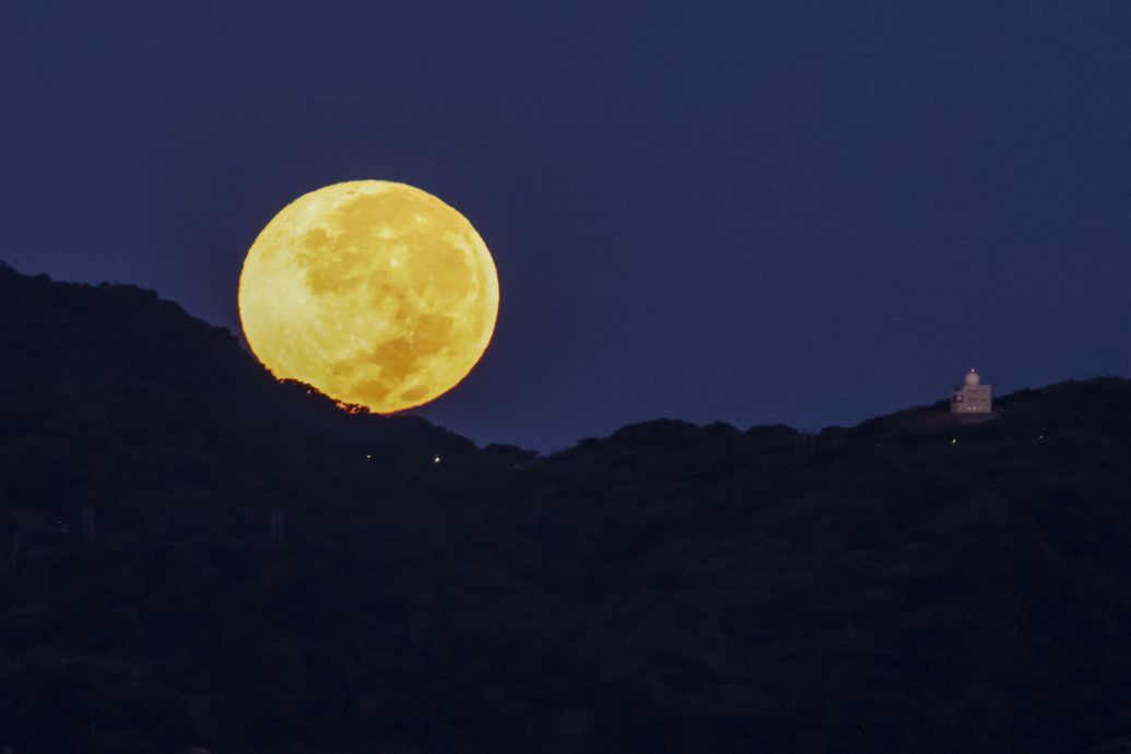 拼盘 月亮耀中秋 各地高空挂