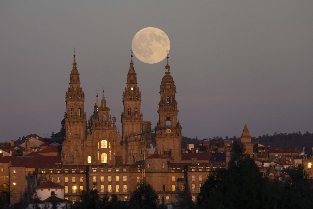 拼盘 月亮耀中秋 各地高空挂