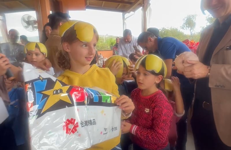 拼盘/罗马台侨庆中秋 让“柚子帽”红到意大利