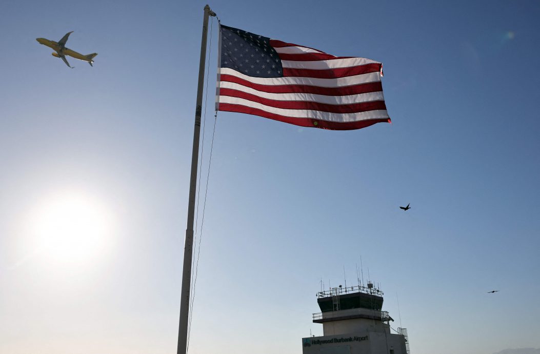 政府停摆波及航空业 人手不足致航班延误 有机场关闭控制塔