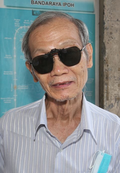 敦拉萨路天桥封路重修   高峰时段交通拥挤