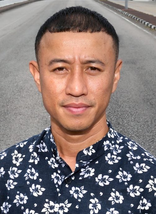 敦拉萨路天桥封路重修   高峰时段交通拥挤