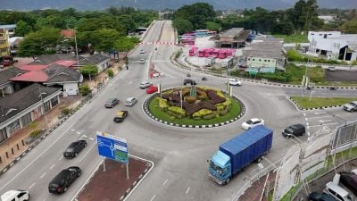 敦拉萨路天桥封路重修   高峰时段交通拥挤