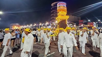 数千信徒涌入安顺 3九皇爷庙送神气氛热烈