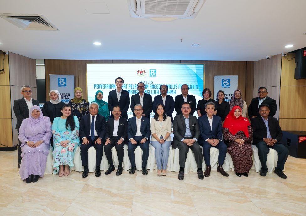 新届监理会董事部就任 法米颁马新社委任状