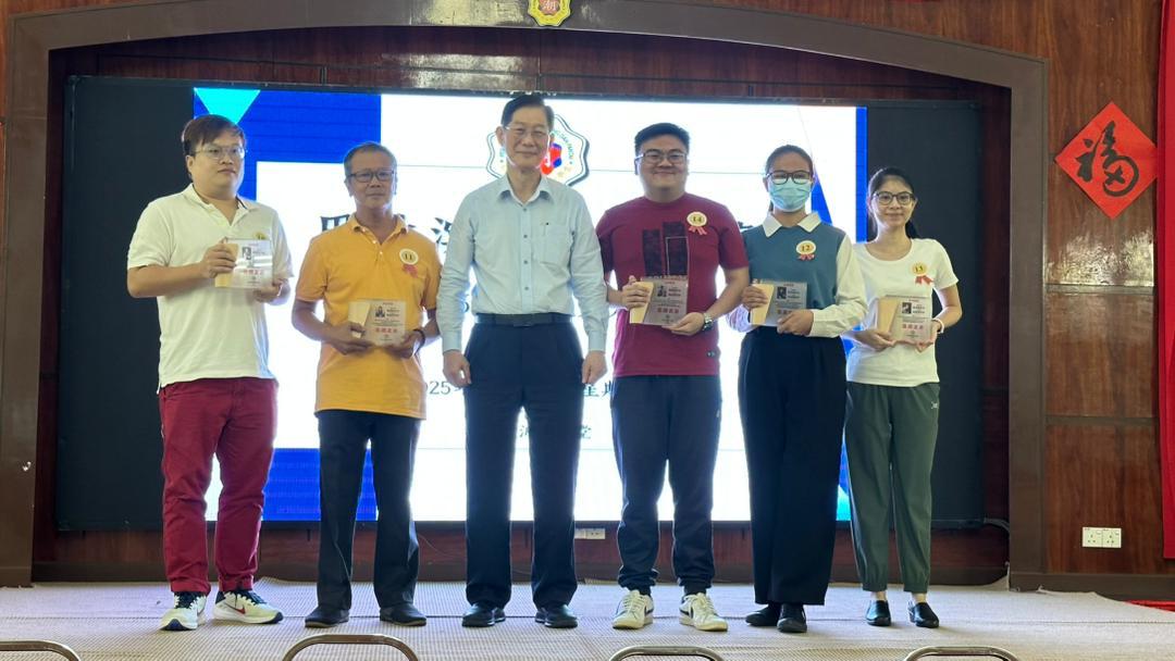 早报双头之一(大都会)巴生滨海潮州会馆颁发大专助学金与大专毕业生奖状暨接获土地移交仪式