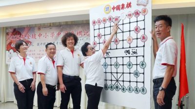 玻中尤泽勋．群益程章航 获全玻中小学中国象棋赛冠军